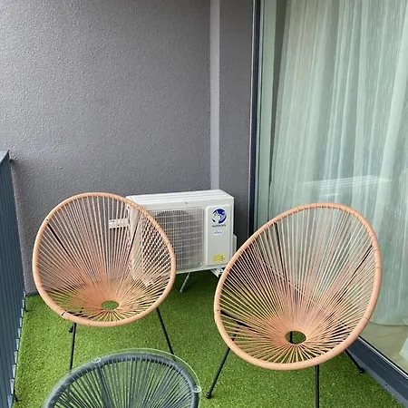 Apartman E&k Apartamentai Su Sildomu Baseinu Kieme